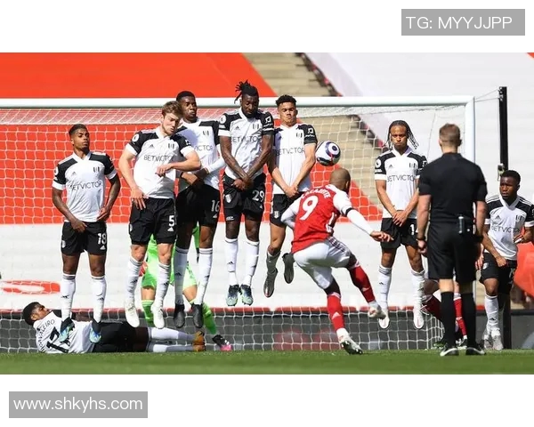 曼联与狼队激战正酣精彩比赛直播全程回顾与分析